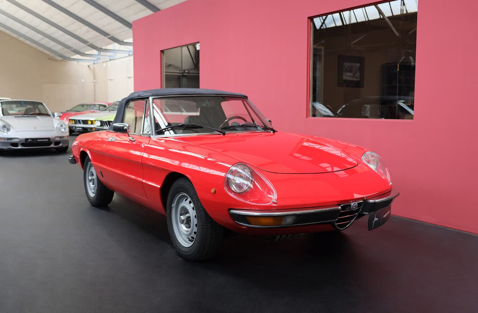 Alfa Romeo 1300-2000 Spider (Fastback) mit Cabrio-Verdeck
